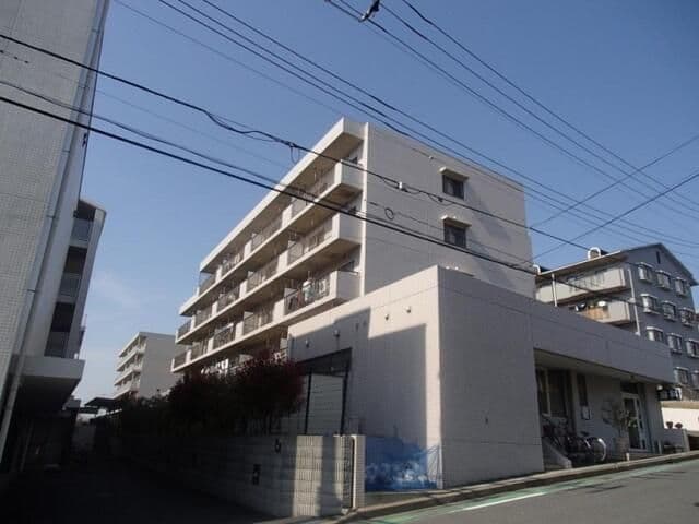 Main exterior of Azamino Court Hills