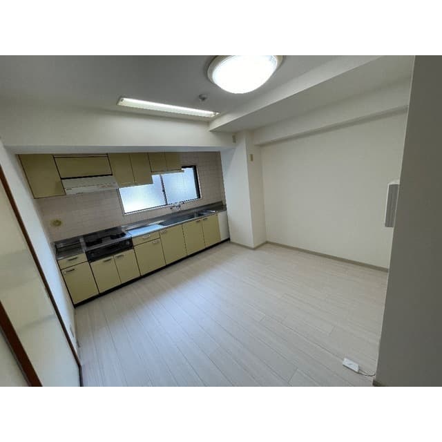 Preview interior of 2nd Shinozaki Building