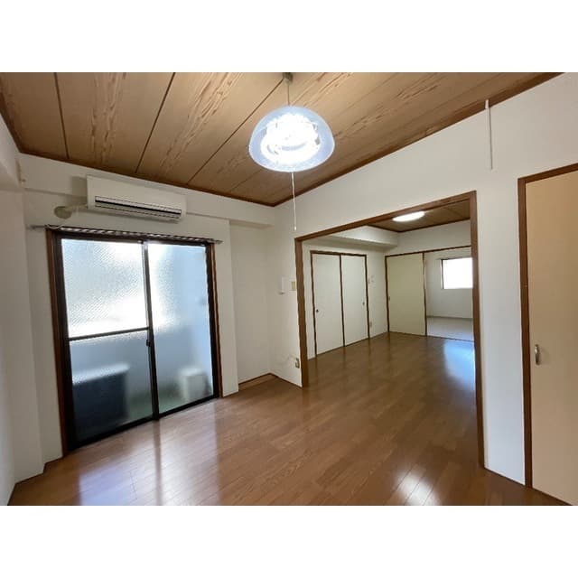 Preview interior of 2nd Shinozaki Building