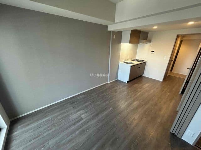 Room image 8