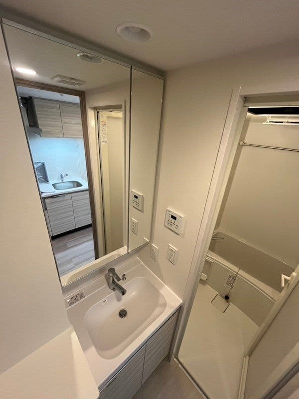 Room image 9