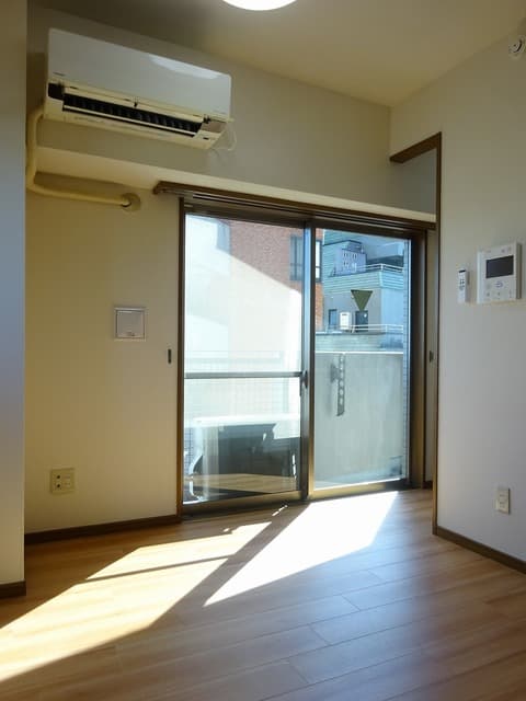 Room image 10