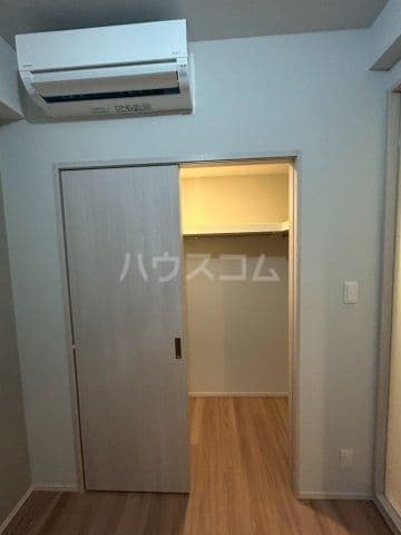 Room image 11