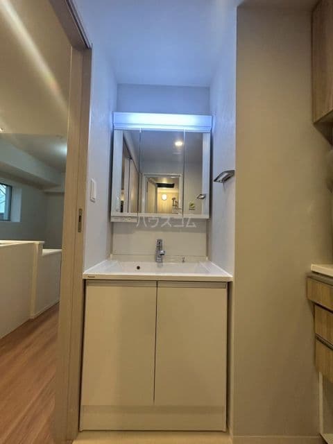 Room image 9