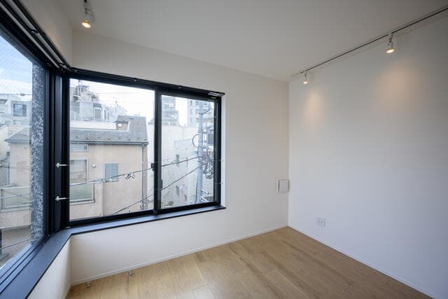 Room image 13