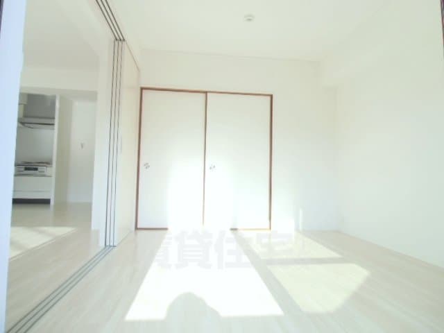 Room image 8