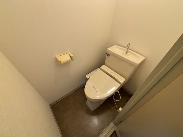 Room image 8