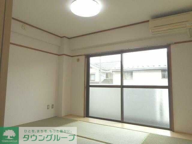 Room image 8