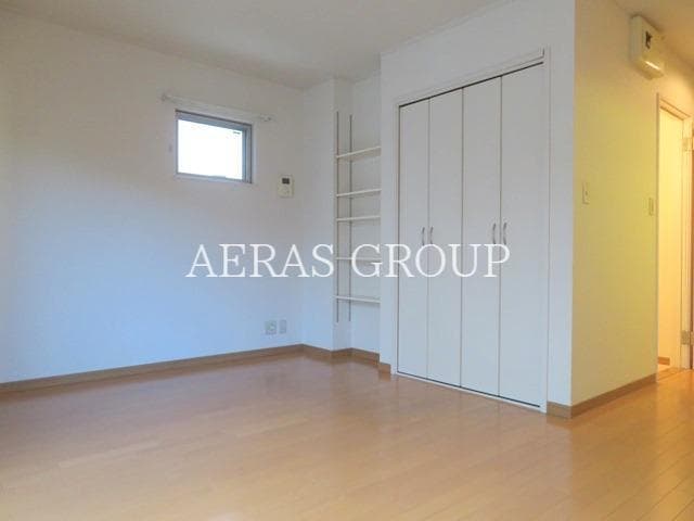 Room image 8