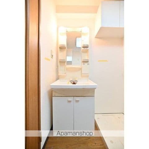 Room image 8