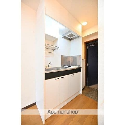 Room image 12