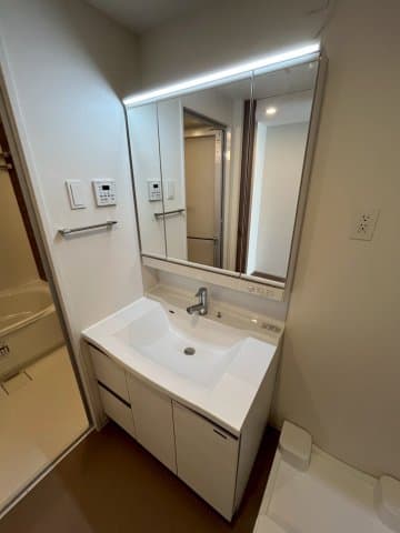Room image 9