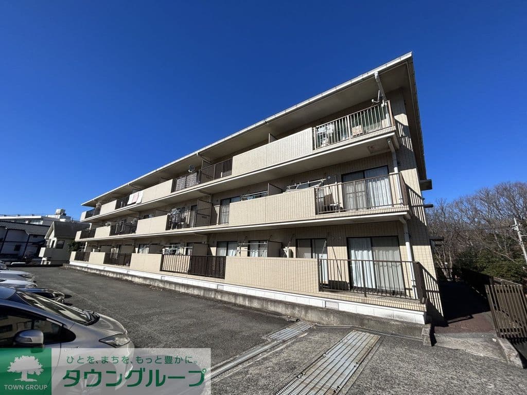 Main exterior of Dorf Fujigaoka  KM 🌳 