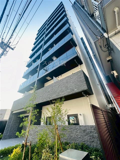 Main exterior of Estules Yokohama Makita 906  