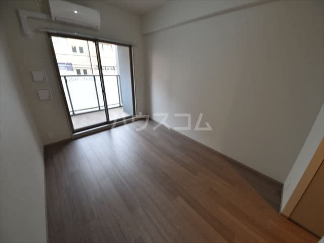Room image 8