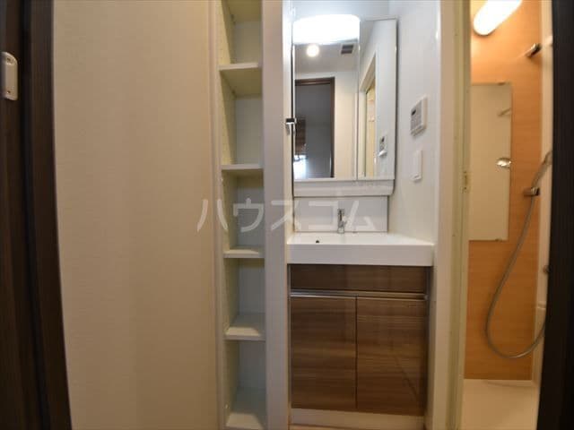 Room image 9