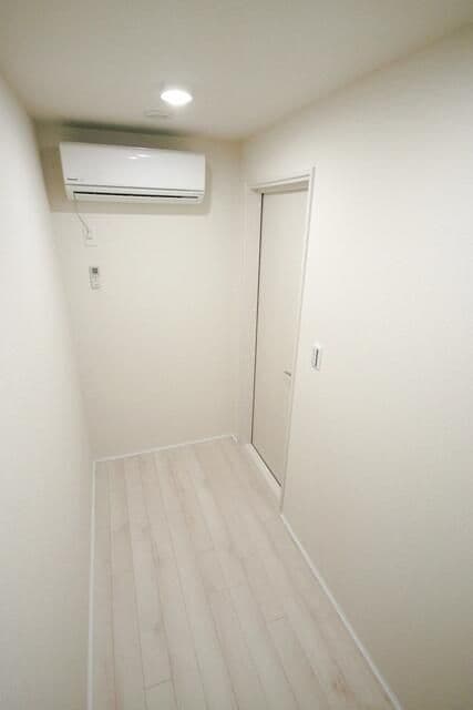 Room image 14