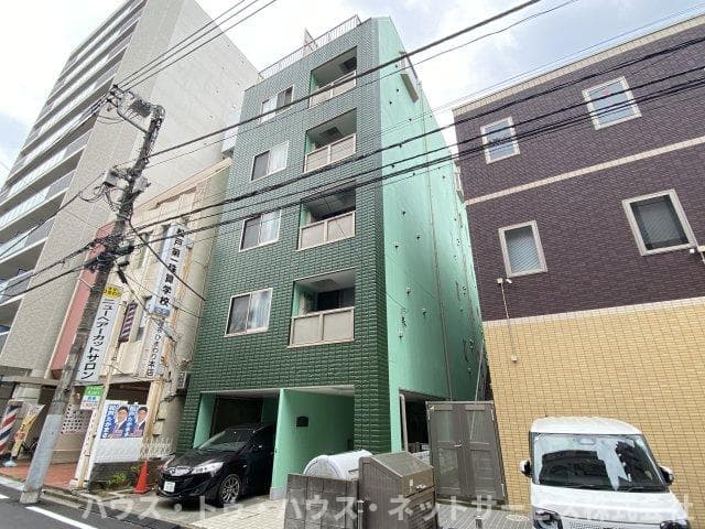 Main exterior of Ampleur Fails Leese 101  