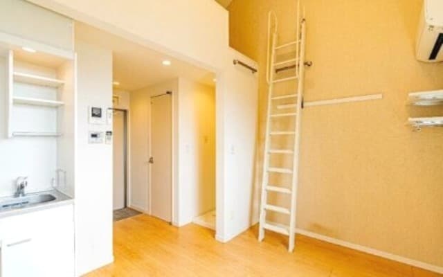 Room image 8