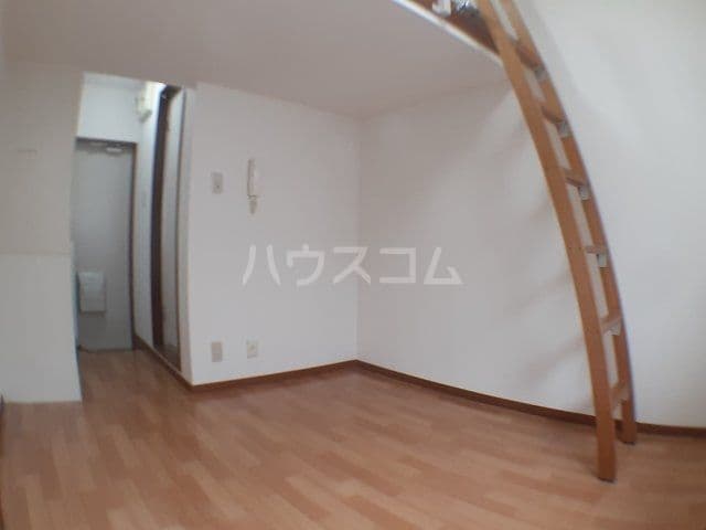 Room image 8