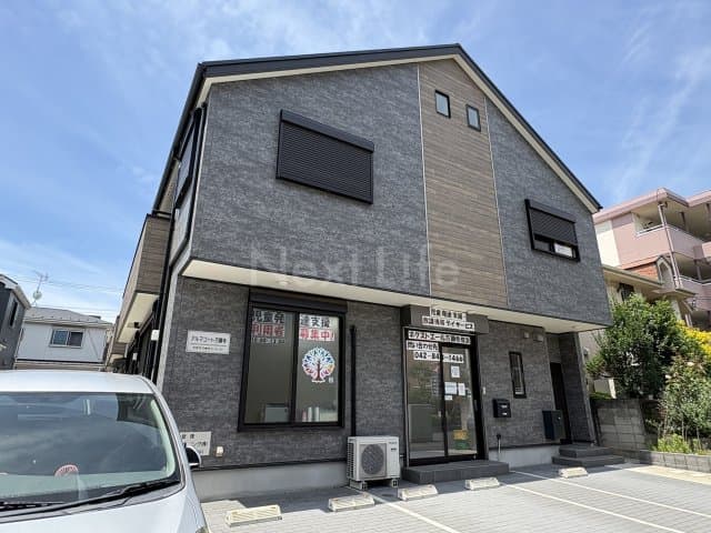 Main exterior of Alma Court Mangaji