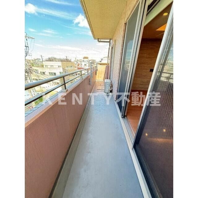 Room image 10