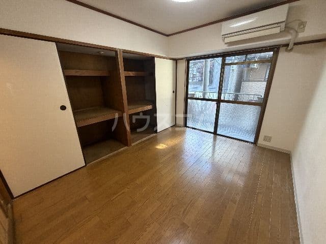 Room image 13