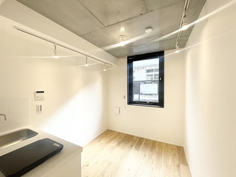 Room image 8