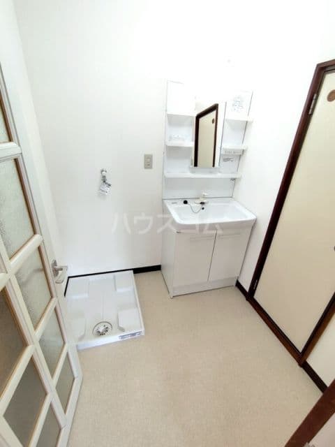 Room image 9