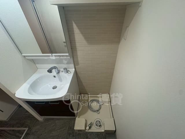 Room image 8