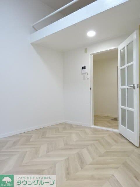 Preview interior of Acuru Tsuruze