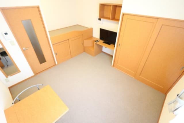 Room image 8