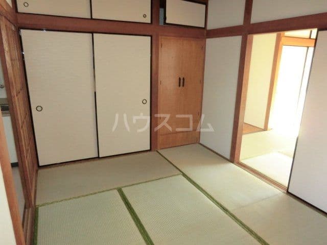 Room image 8