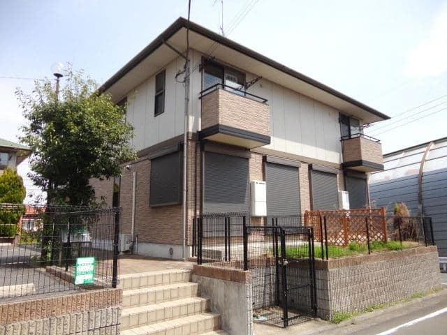 Main exterior of Clover's Hill A  KM 🌳