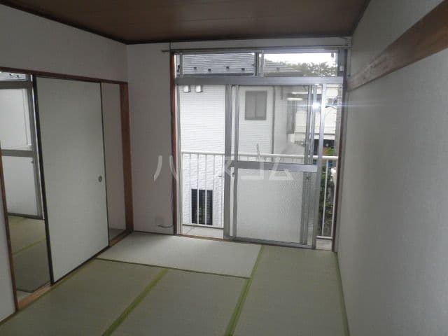 Room image 10