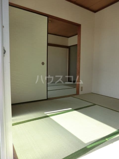 Room image 8