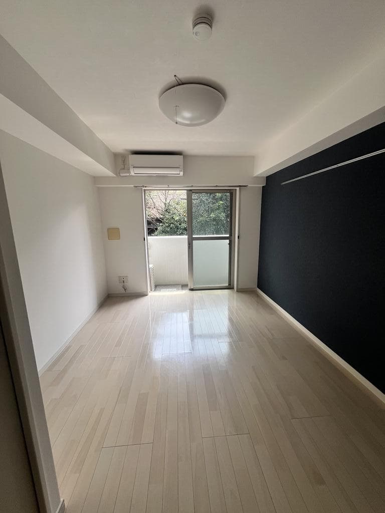 Room image 12