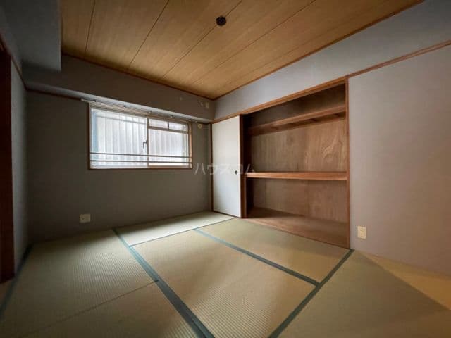 Room image 8