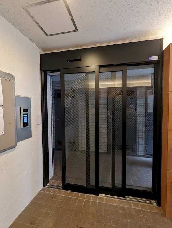 Room image 8