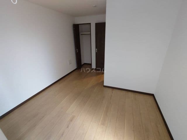 Room image 8