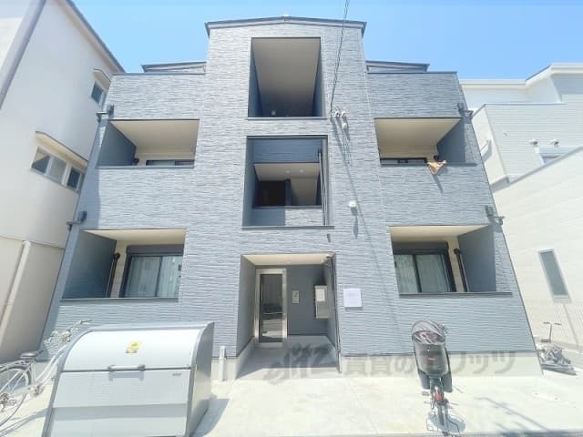 Main exterior of Palos Izumi Clearas