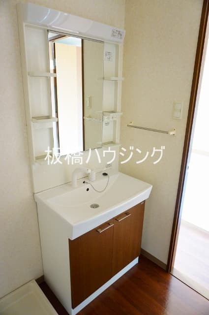 Room image 9