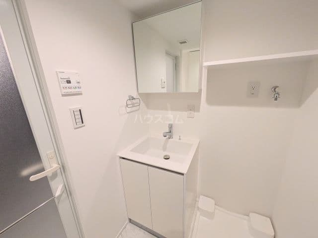 Room image 8