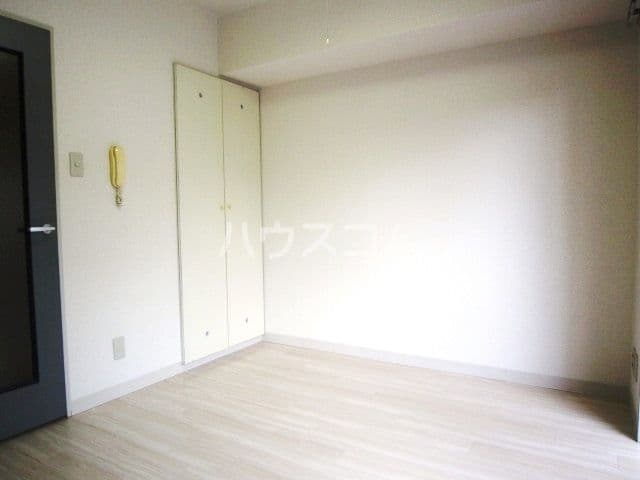 Room image 8