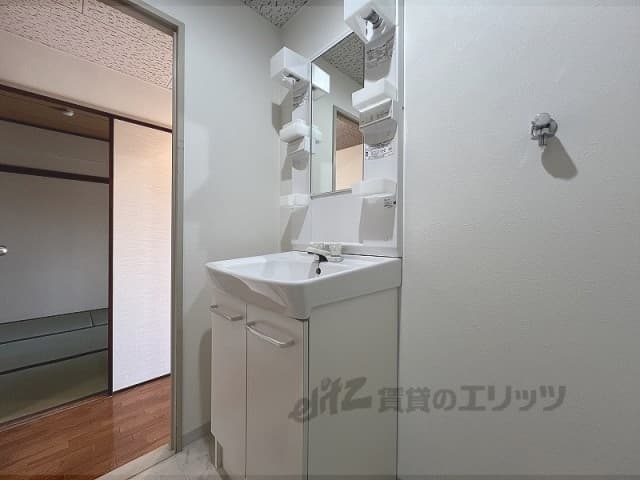 Room image 9