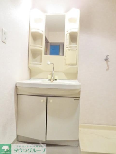 Room image 8