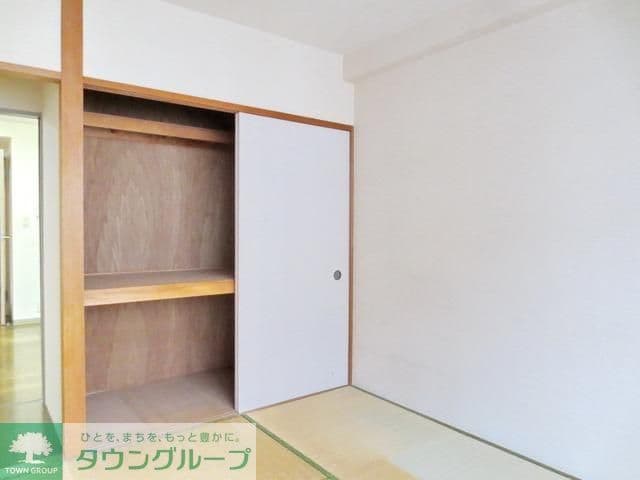 Room image 9