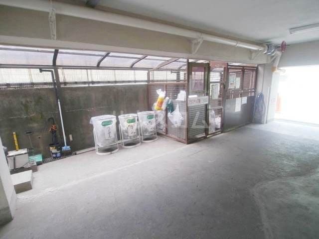 Room image 13