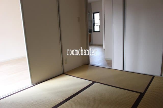 Room image 8