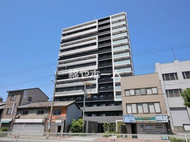 Main exterior of Advance Osaka Valencia 0708 